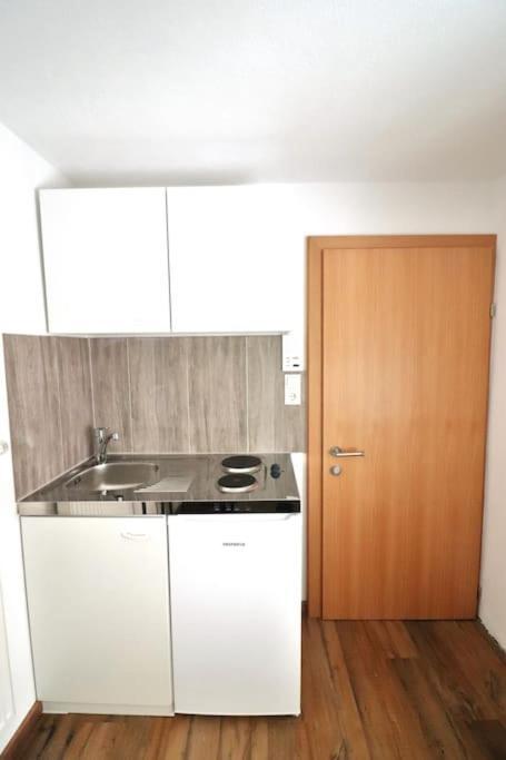 Schickes Zimmer Mit Top-Ausstattung In Idealer Lage Φελτκίρχ Εξωτερικό φωτογραφία